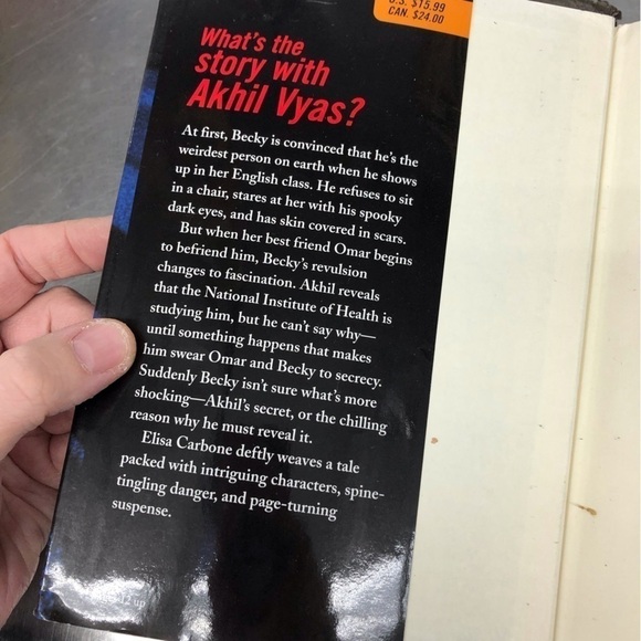 The Pack by: Elisa Carbone, hardback book - Picture 2 of 6